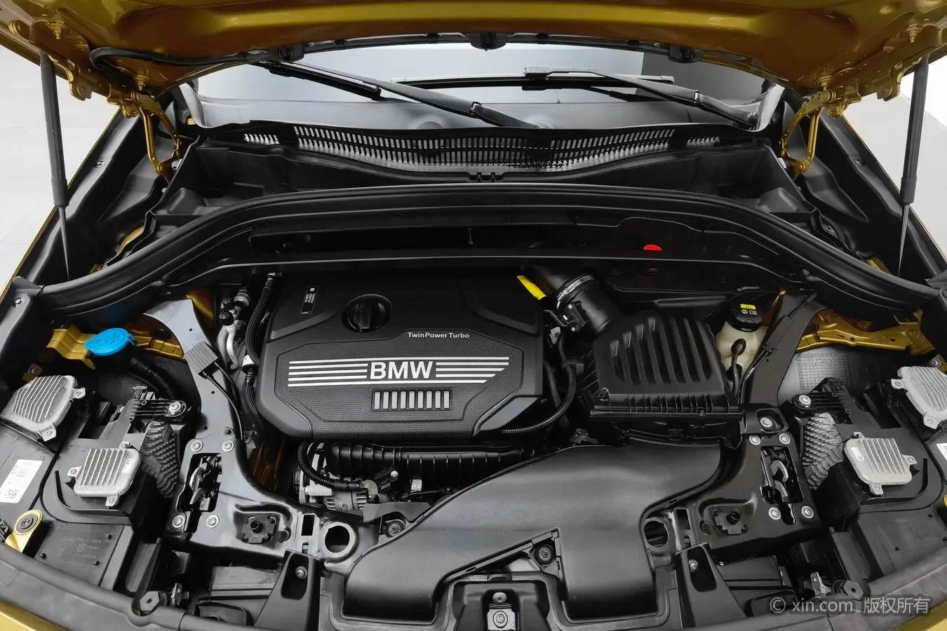 BMW X2 sDrive20i  - engine