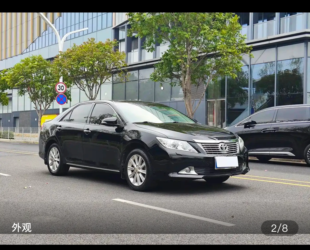 Toyota Camry 2.5V Premium Navigation Edition - exterior