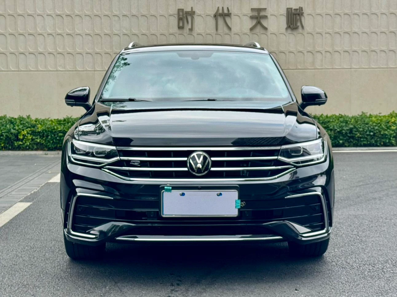Volkswagen Tiguan L 330TSI 2WD R-Line - exterior