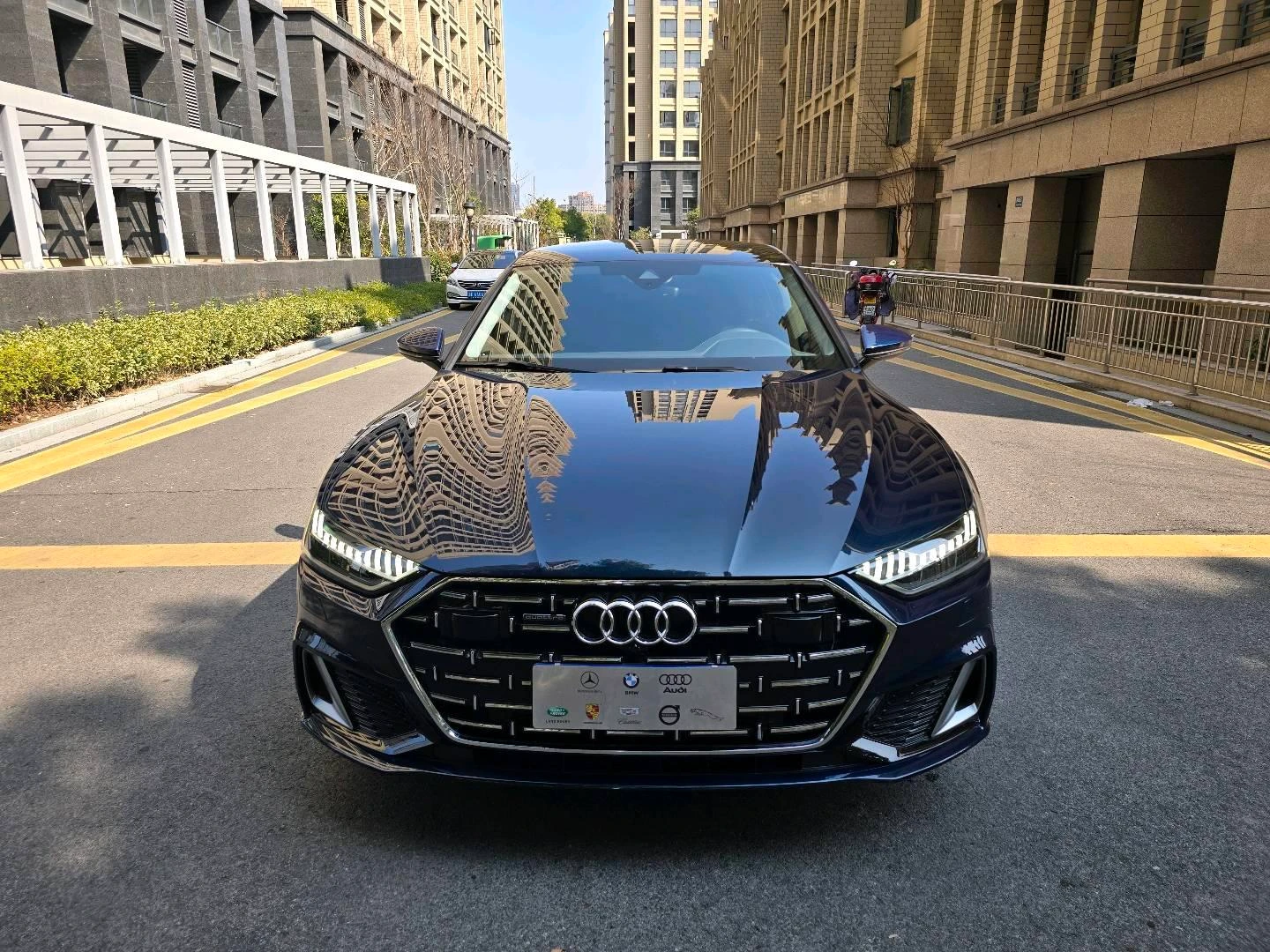 Audi A7L 45 TFSI Quattro S-line - exterior