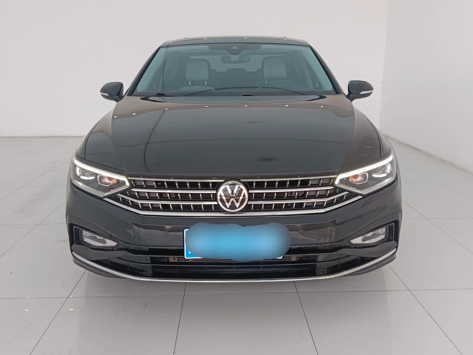 Volkswagen Magotan 2 Million Units Commemorative Edition 330TSI DSG Luxury - exterior