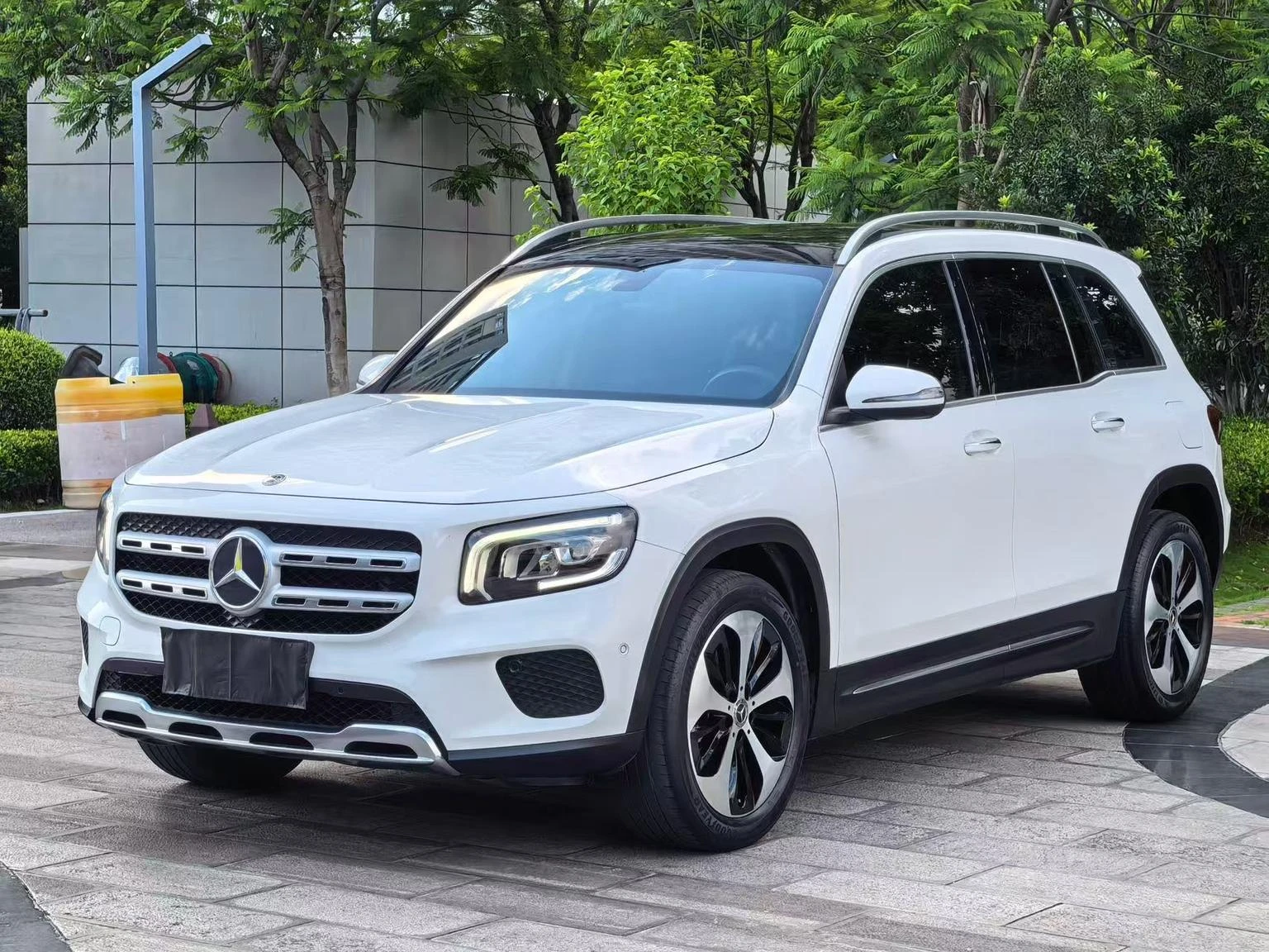 Mercedes-Benz GLB-class  200 Stylish Edition - exterior