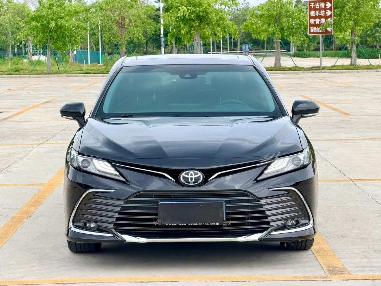 Toyota Camry 2.0G Luxury Edition - exterior