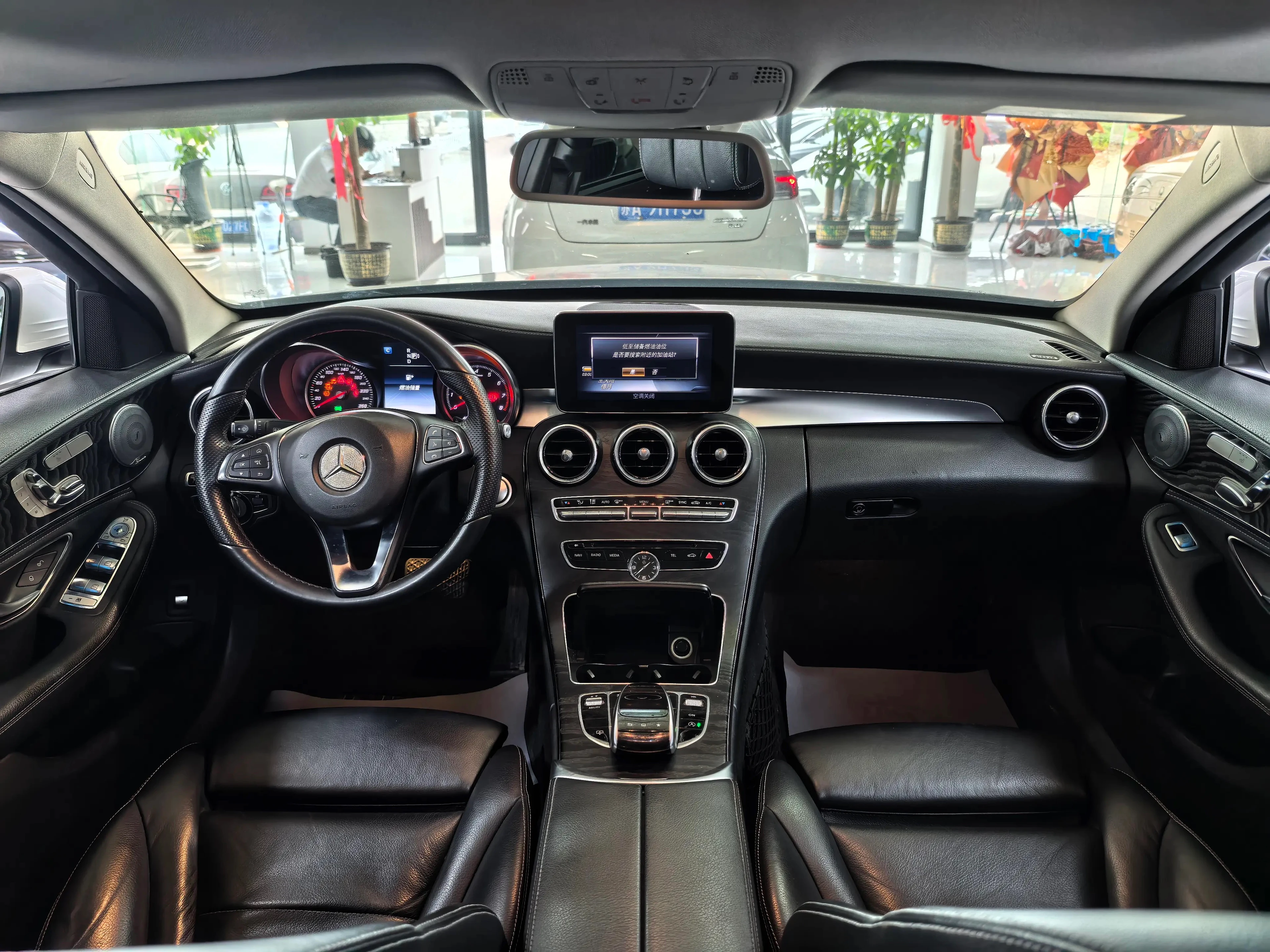 Mercedes-Benz C260L Sport - interior