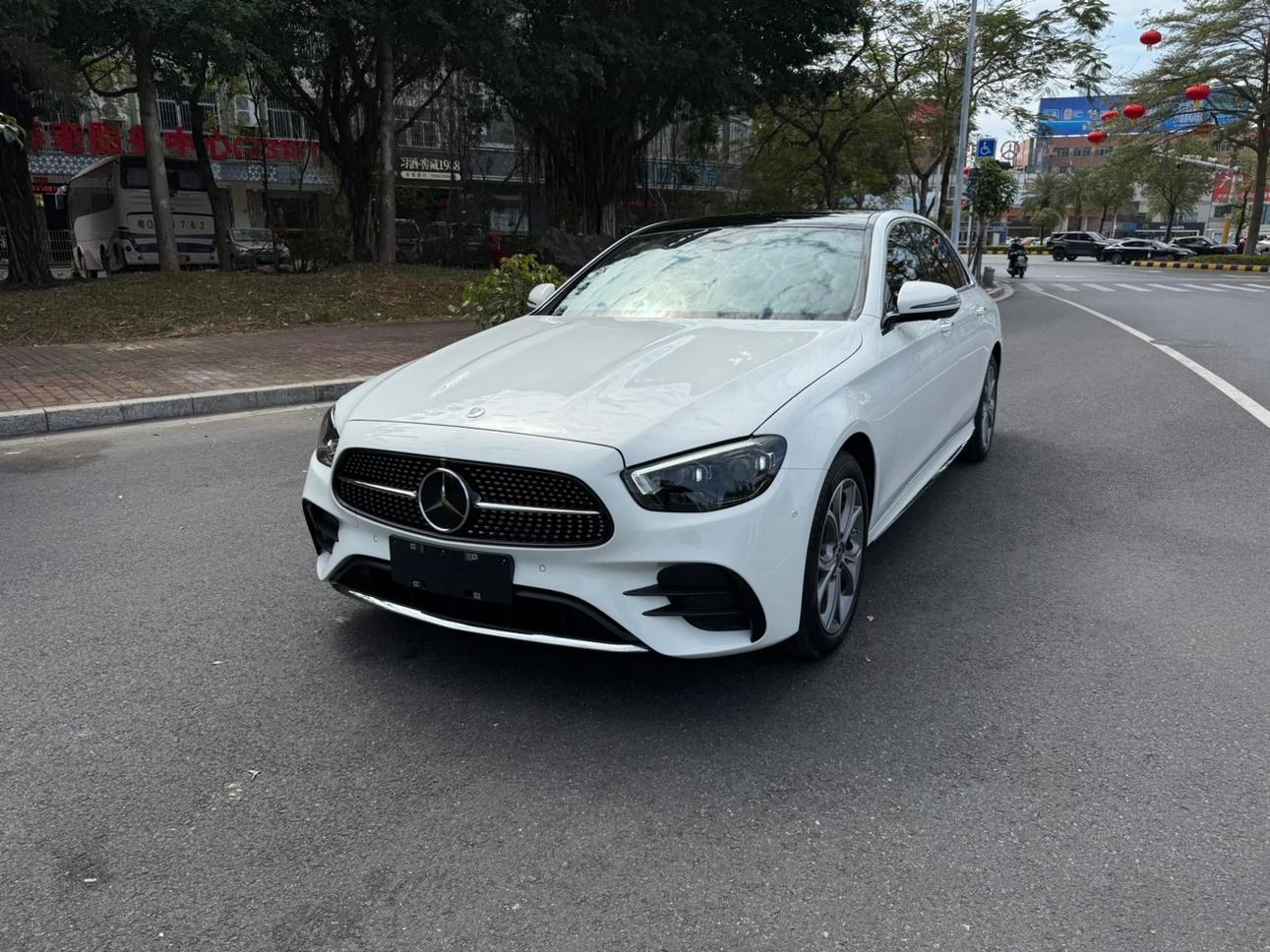 Mercedes-Benz E-Class E300 L Facelift Sport