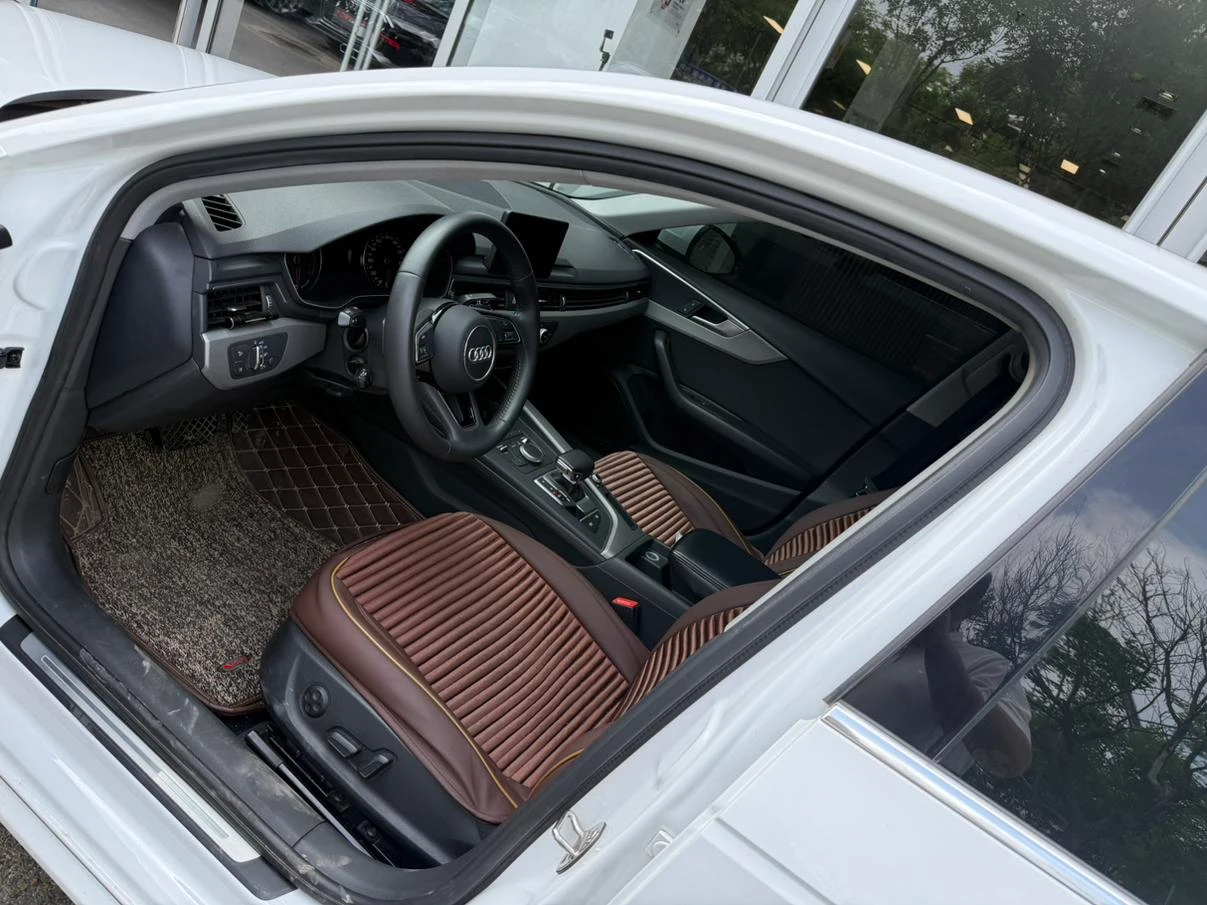 Audi A4L 40 TFSI  - interior