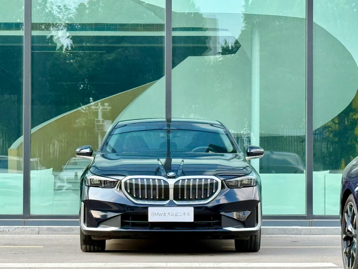 BMW 5 Series 525Li Luxury Package - exterior