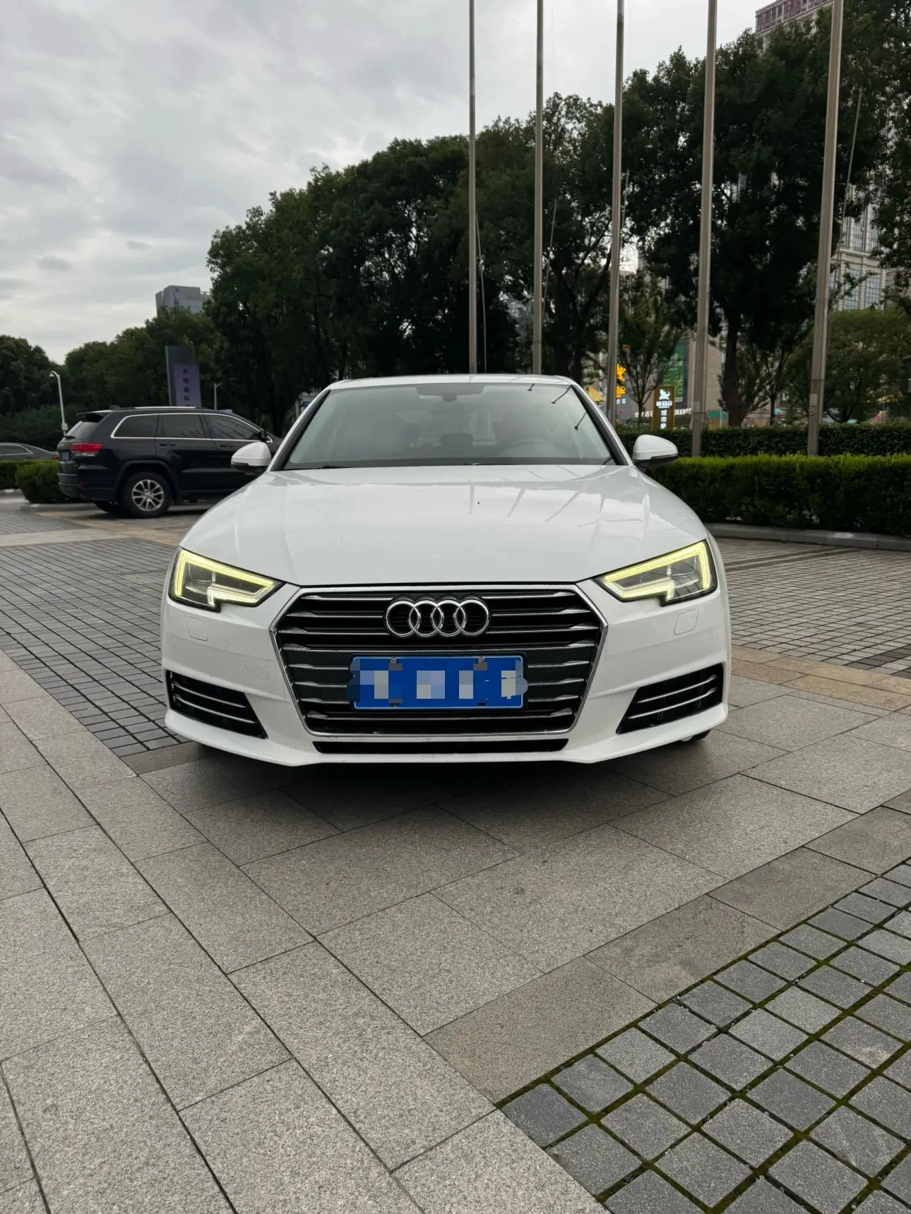 Audi A4L 40 TFSI Progressive - exterior