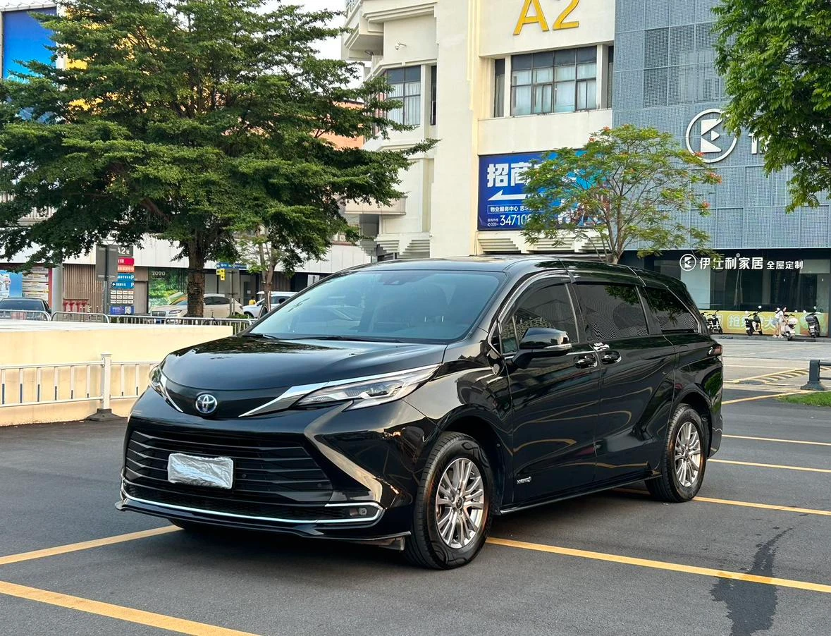Toyota Sienna 2.5L Hybrid E-CVT 2WD