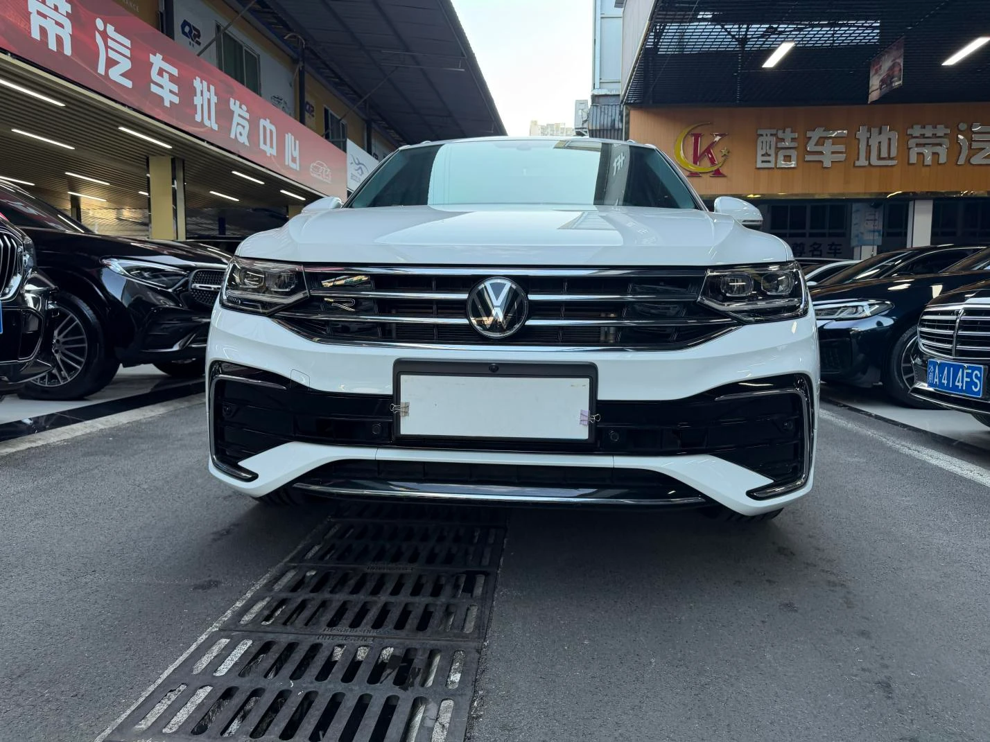 Volkswagen Tiguan L 330TSI 2WD R-Line Premium Edition - exterior