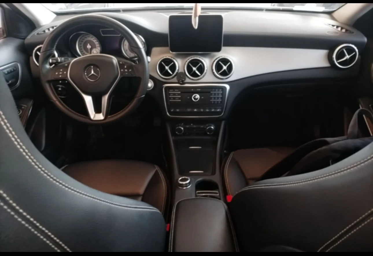 Mercedes-Benz GLA220  - interior