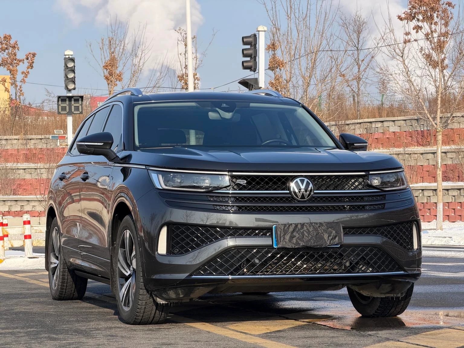 Volkswagen Tavendor 380TSI 4WD R-Line Cruise Edition - exterior