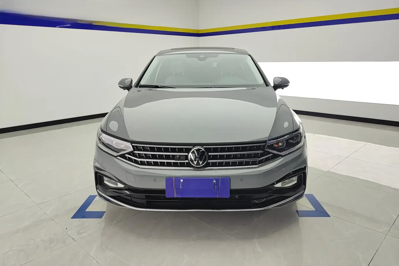 Volkswagen Magotan 2 Millionth Anniversary Edition 330TSI DSG Luxury - exterior
