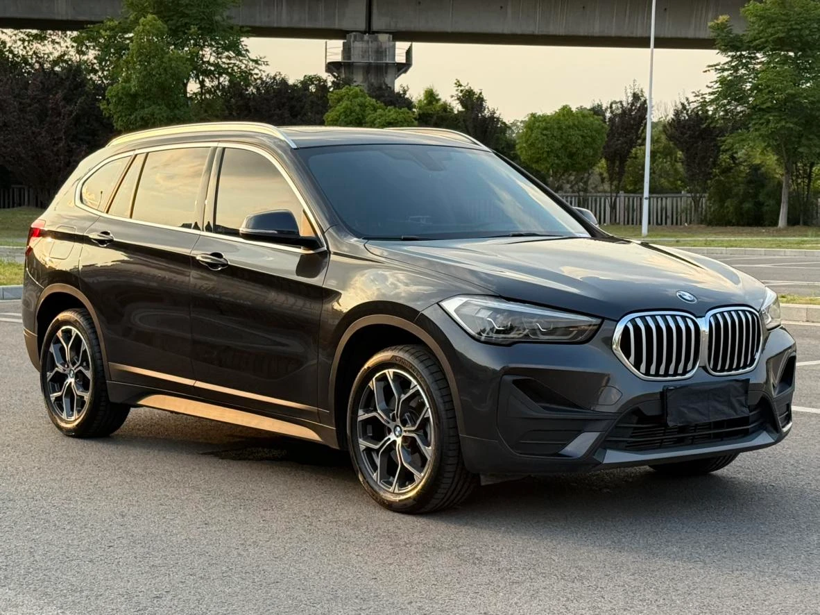 BMW X1 sDrive25Li Leading - exterior