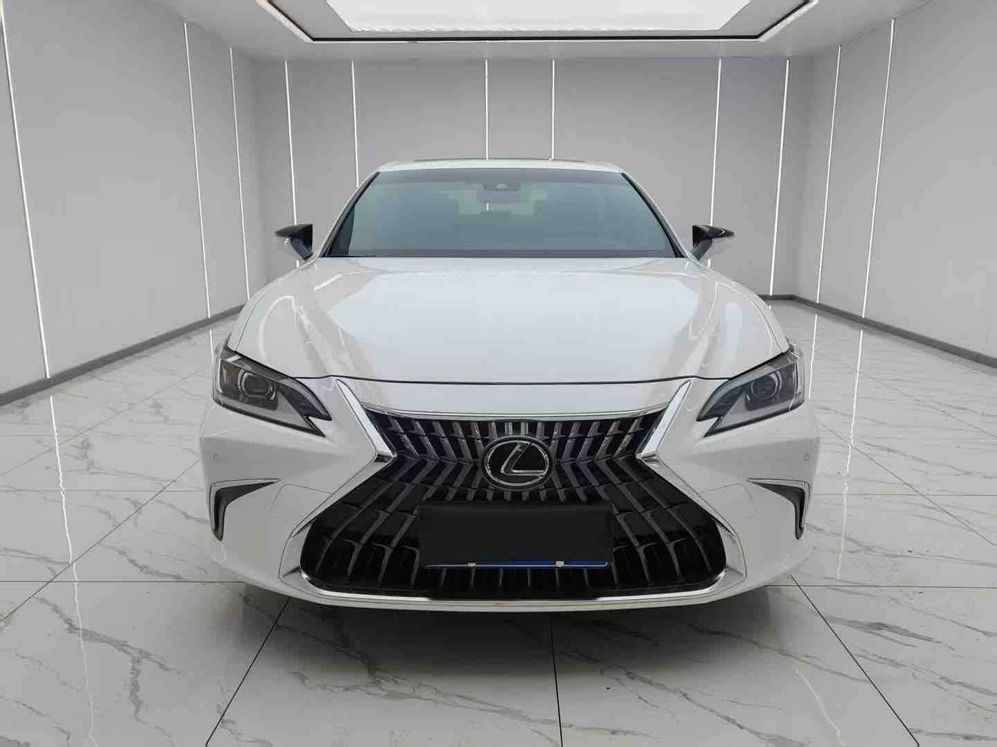 Lexus ES  200 Executive - exterior