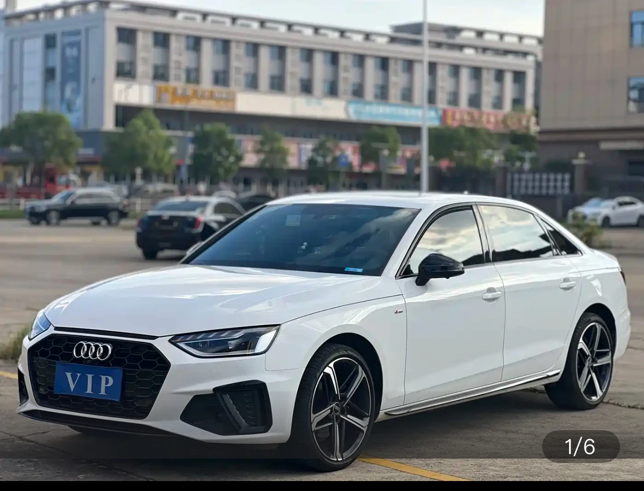 Audi A4L 40 TFSI Luxury Sport Trim