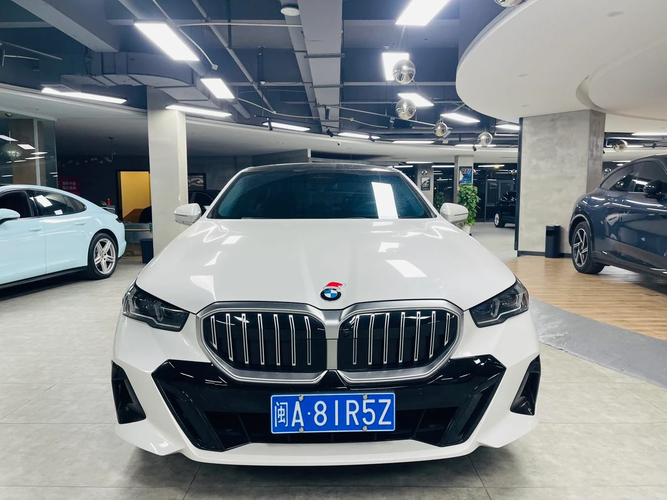 BMW 5 Series 530Li Leading Edition M Sport Package - exterior