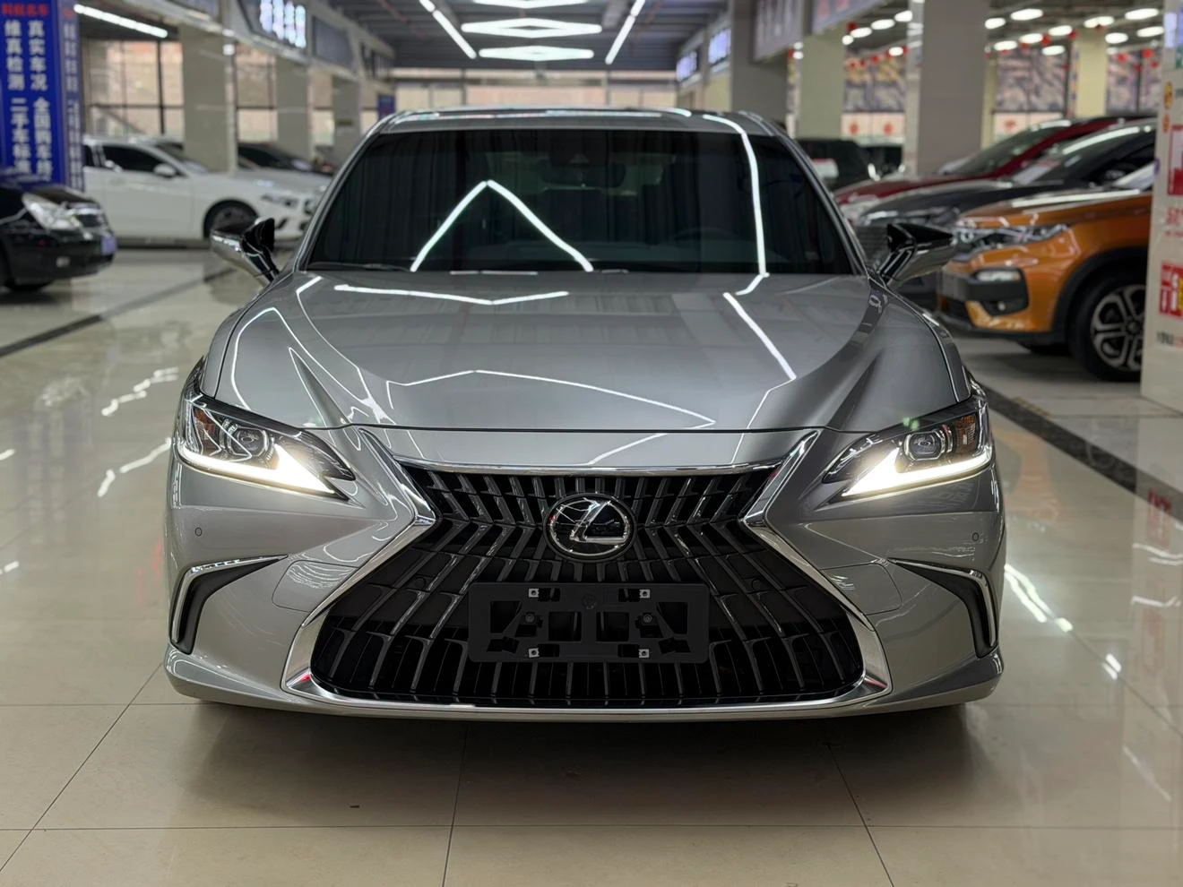 Lexus ES 200 Elite - exterior