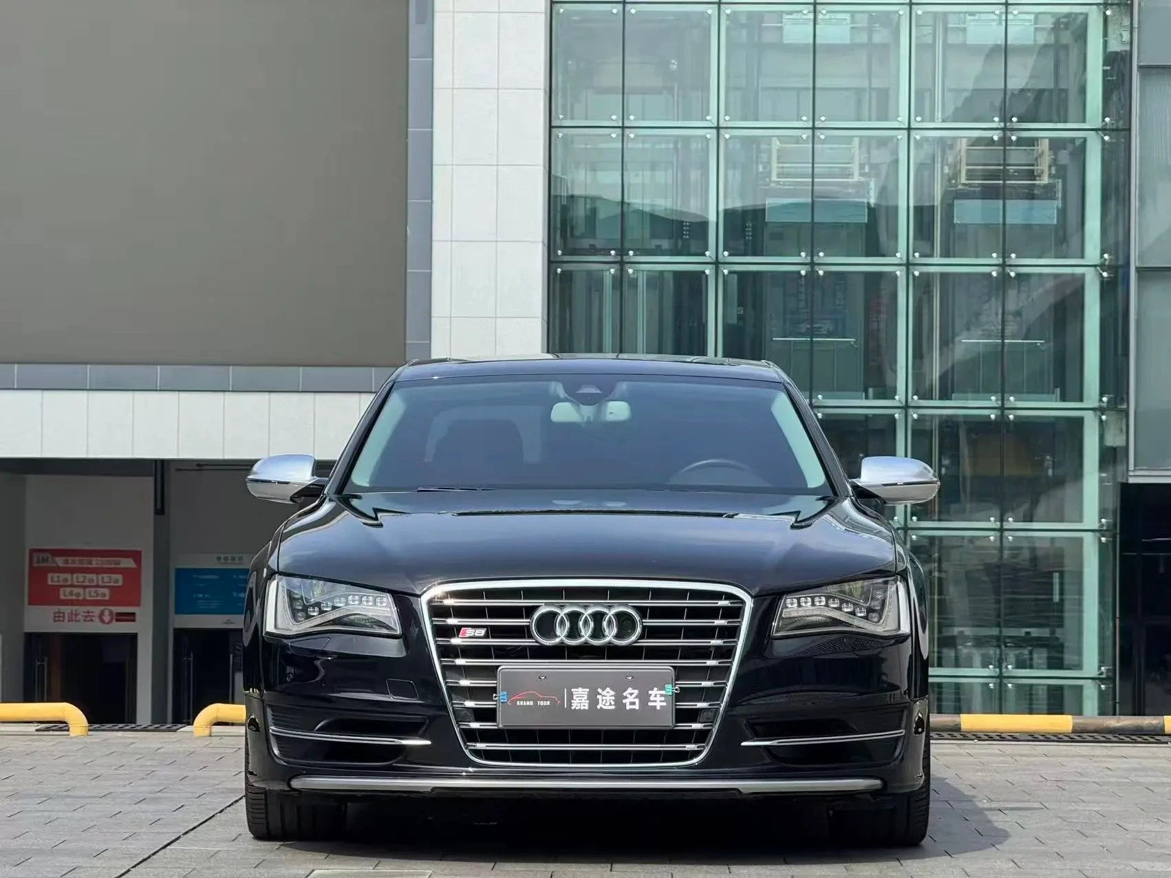 Audi S8 4.0 TFSI Quattro - exterior