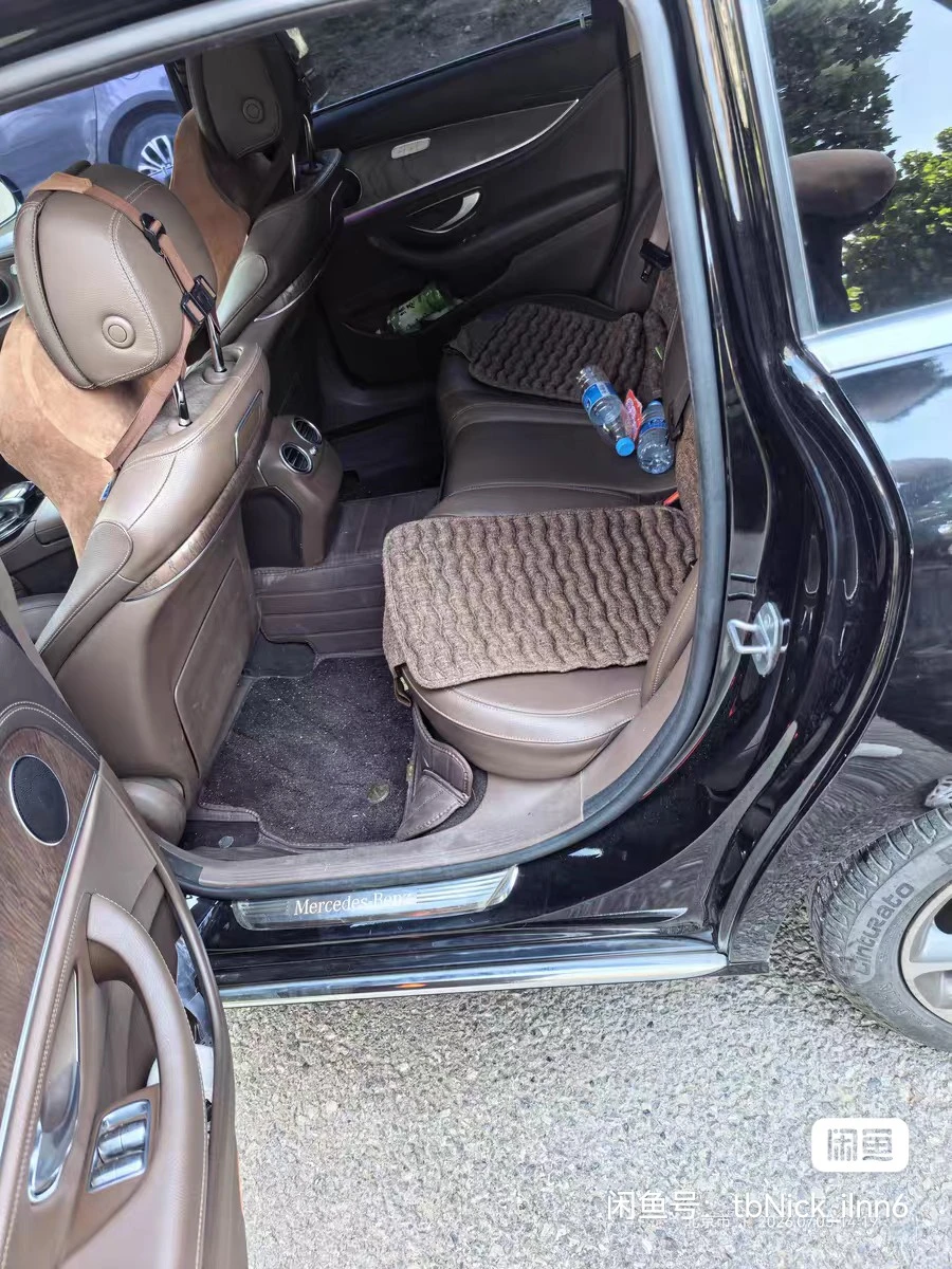 Mercedes-Benz E300L - interior