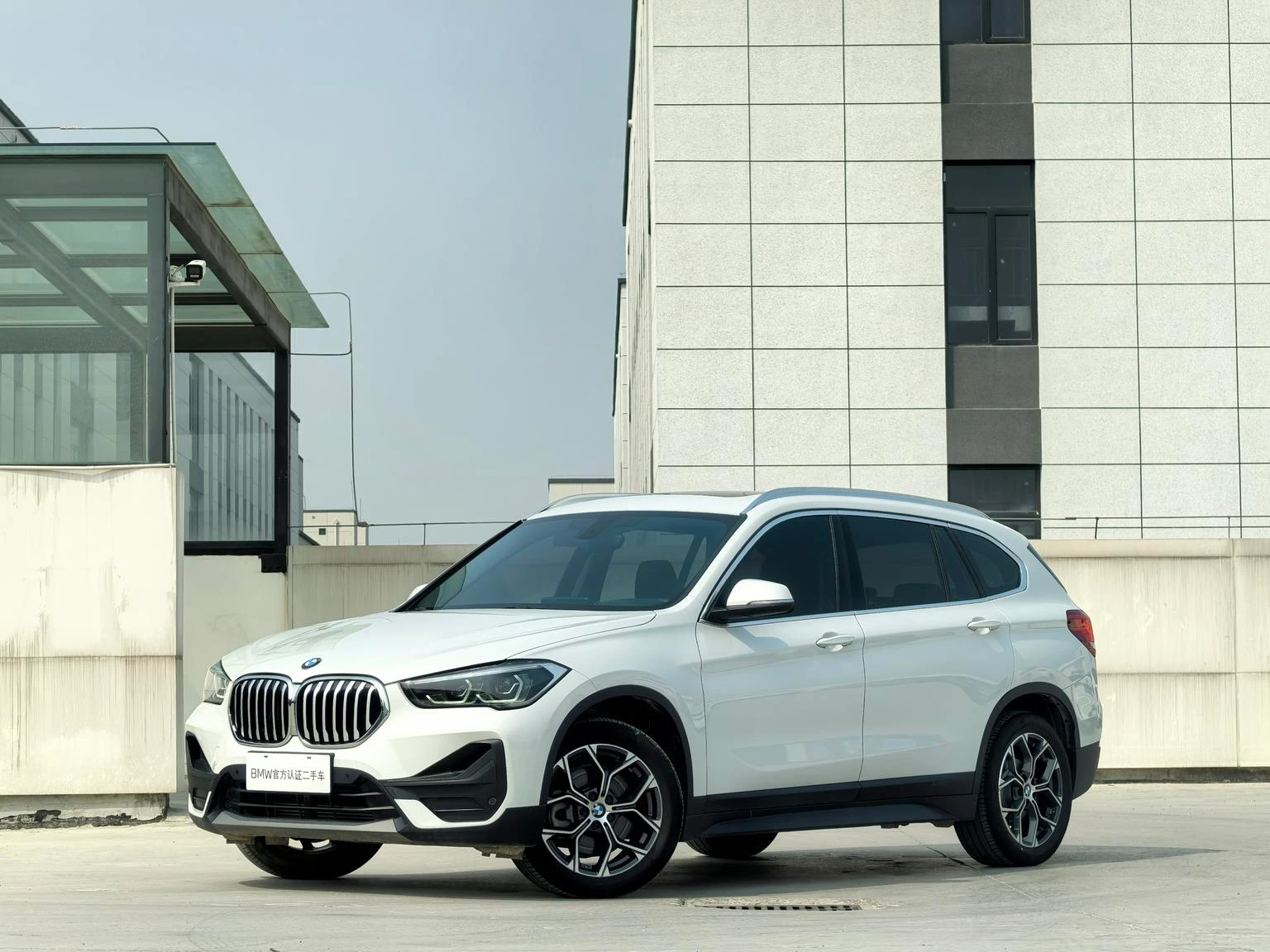 BMW X1 sDrive25Li Leading - exterior