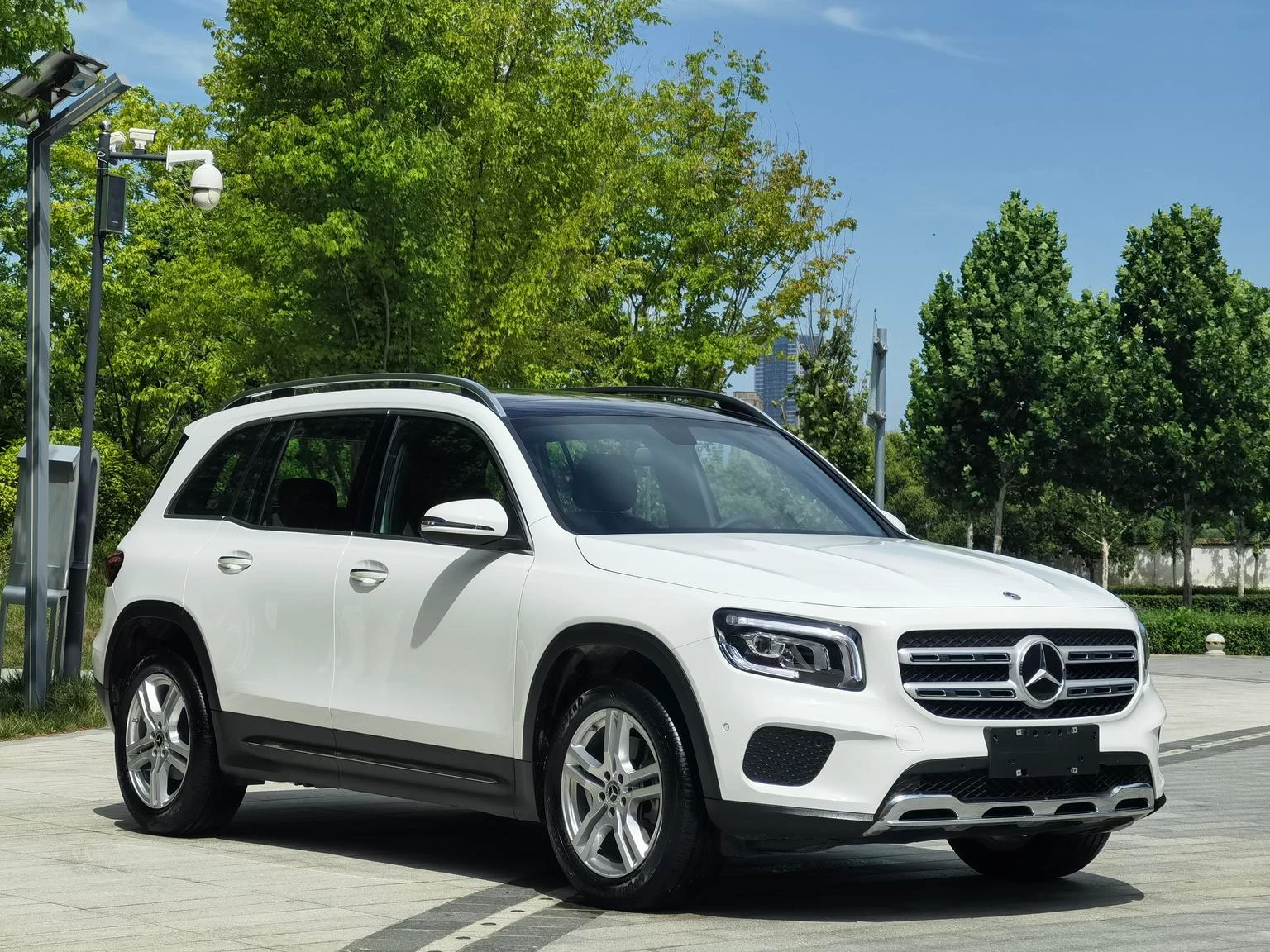 Mercedes-Benz GLB Class GLB 220 Dynamic - exterior