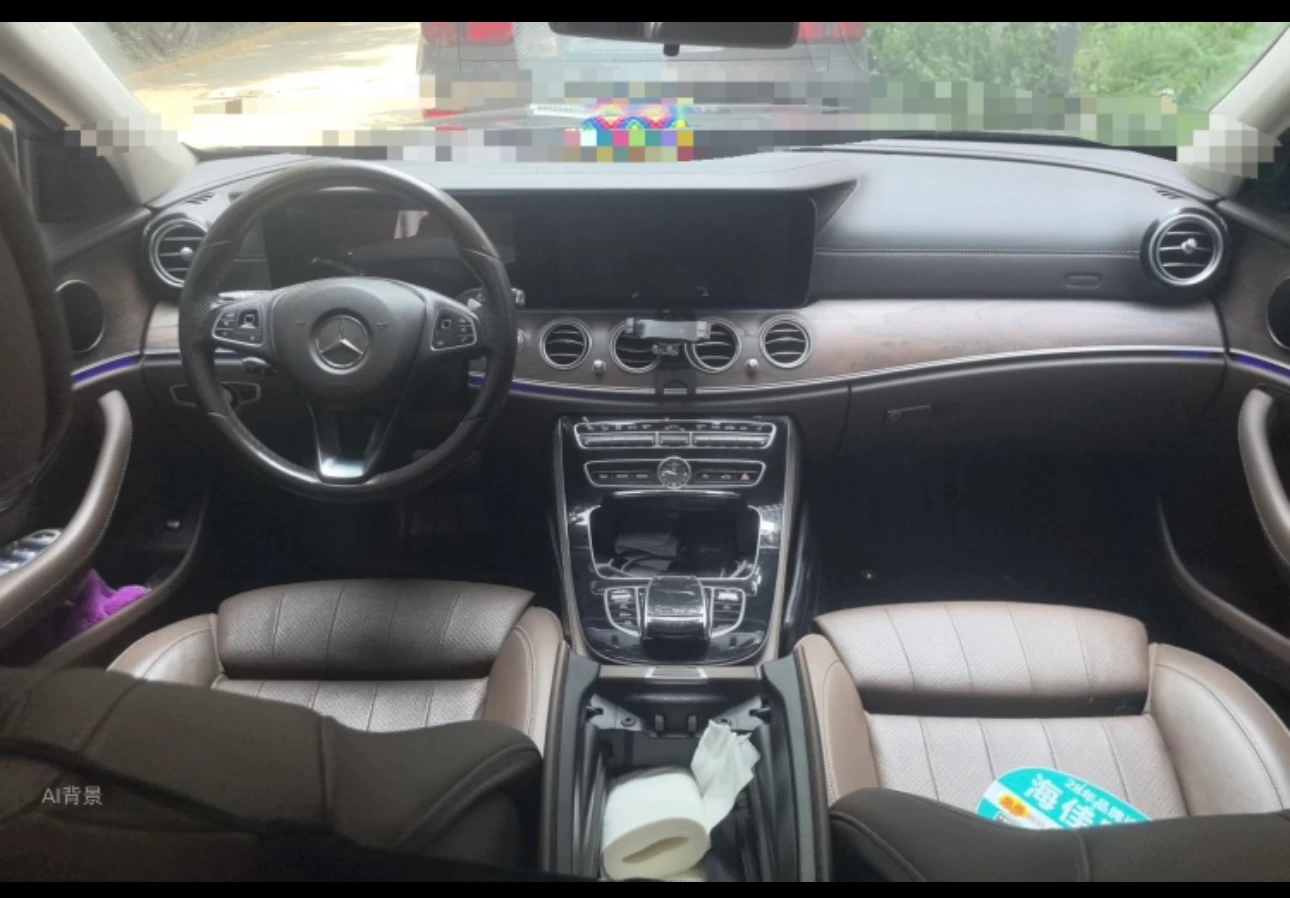 Mercedes-Benz  E200L - interior