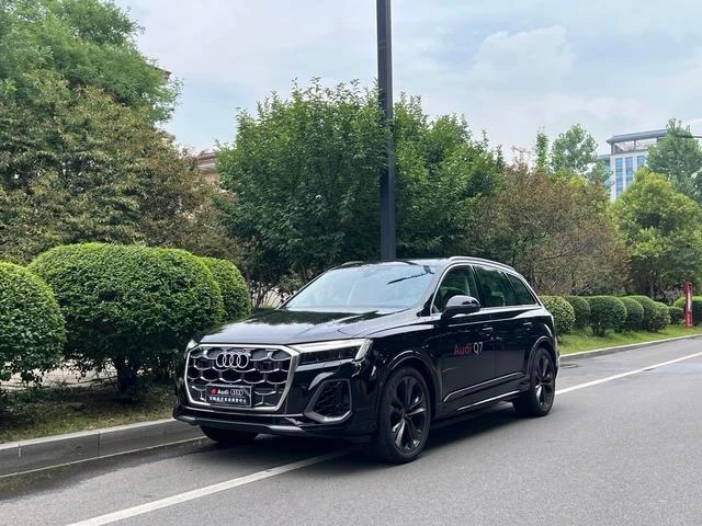 Audi Q7 55 TFSI Sport Trim
