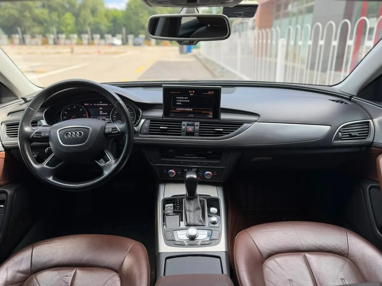 Audi A6L - interior