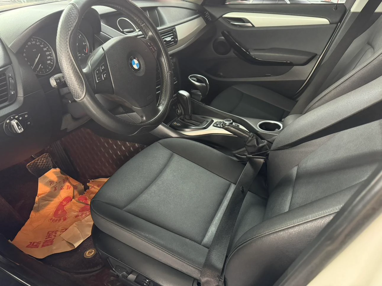 BMW X1  sDrive20i Sport  - interior