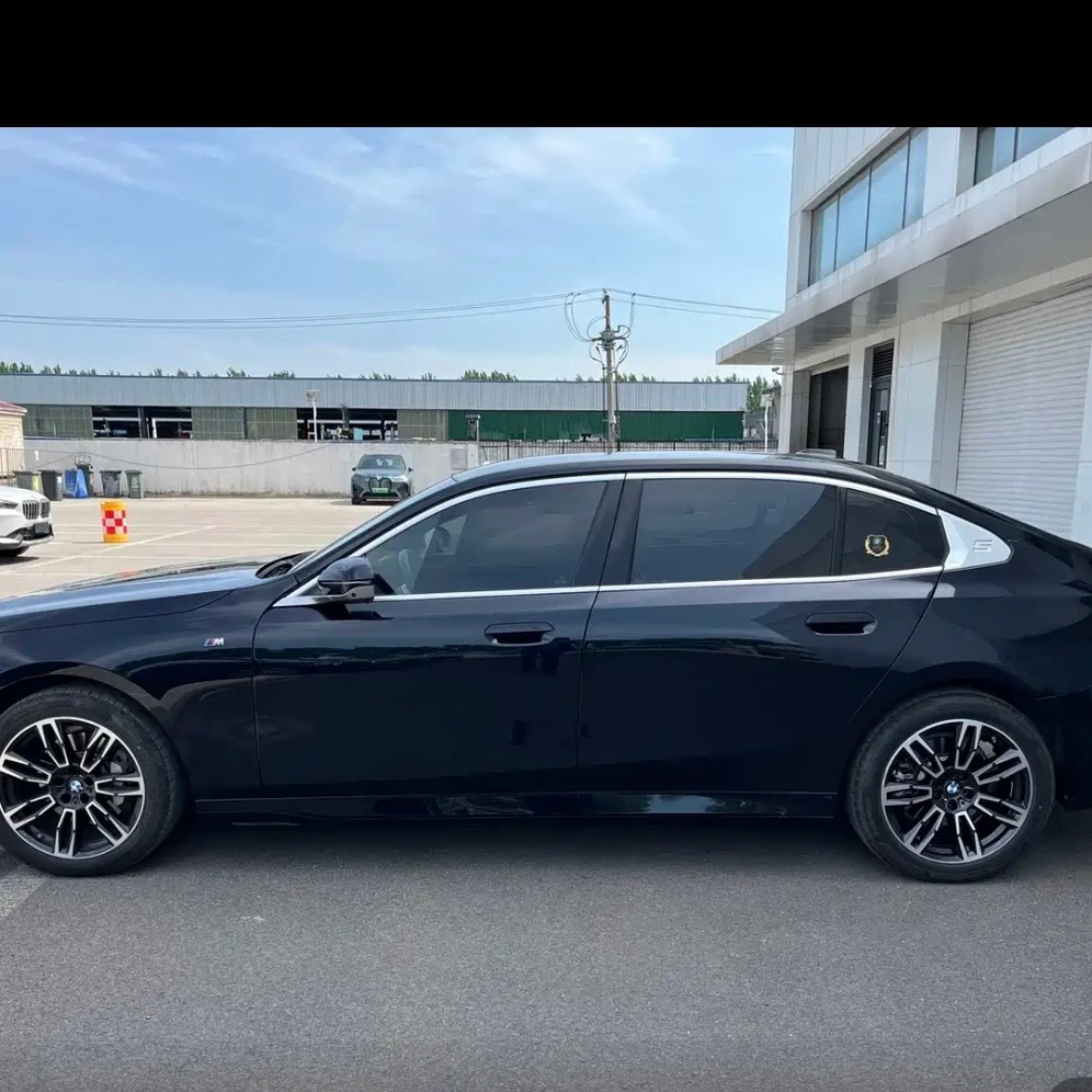 BMW 5 Series 530L Leading - exterior