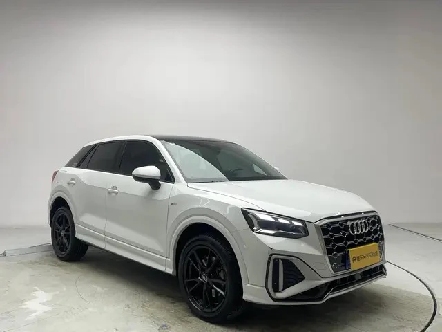 Audi Q2L 35TFSI Progressive Dynamic - exterior