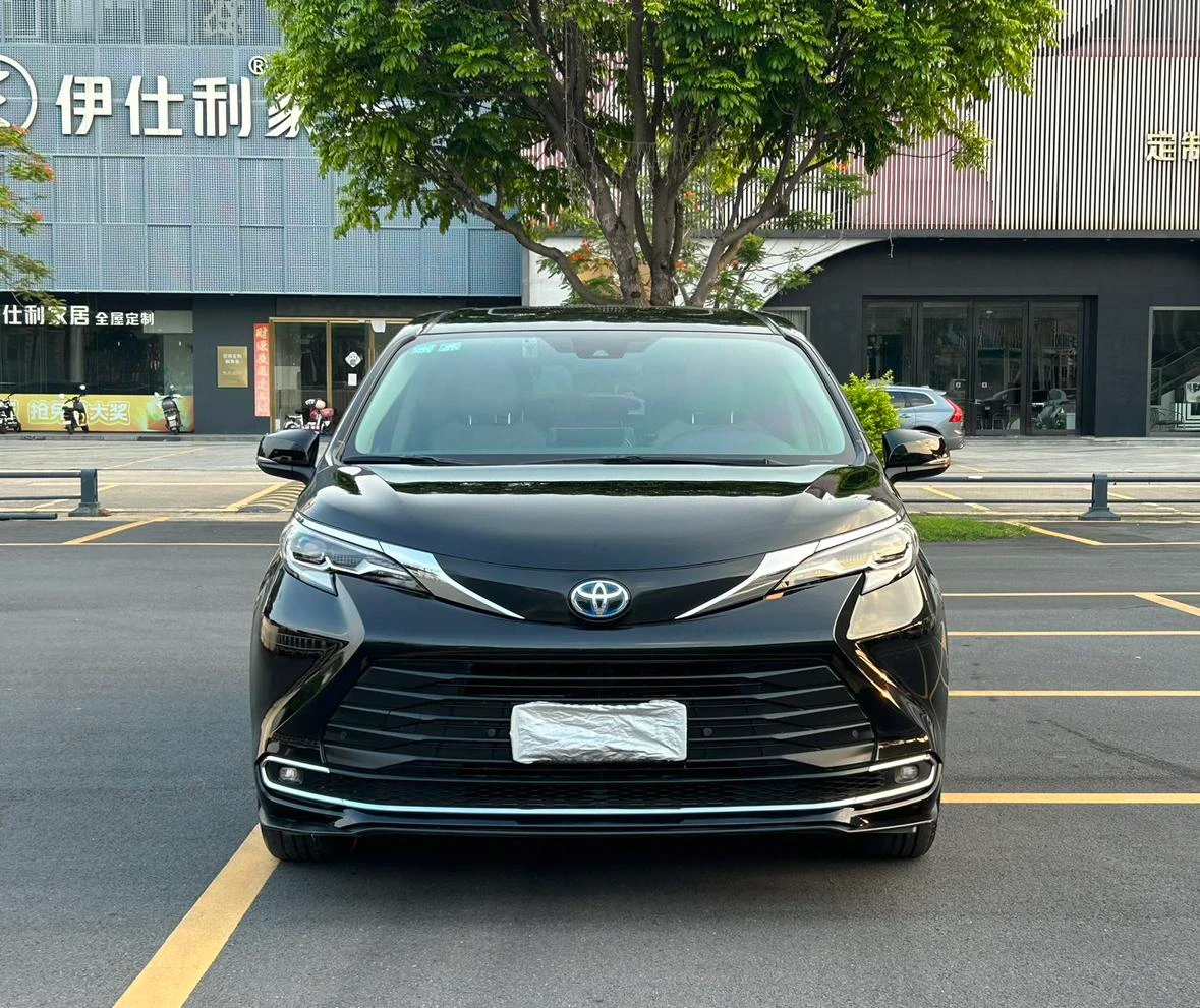 Toyota Sienna 2.5L Hybrid E-CVT 2WD - exterior
