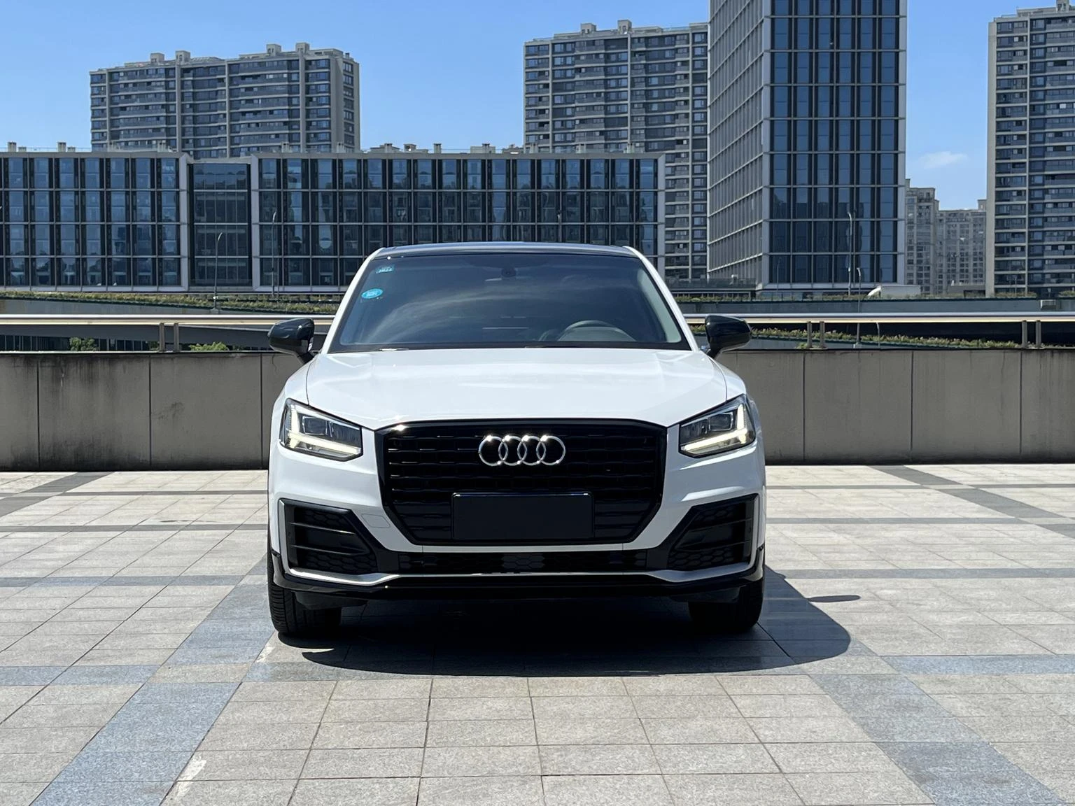 Audi Q2L 35TFSI Progressive Dynamic - exterior
