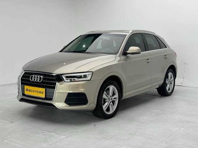 Audi Q3 35TFSI Fashion Model