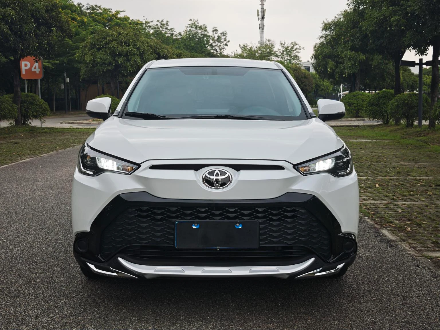 Toyota Frontlander 2.0L CVT Elite Edition - exterior