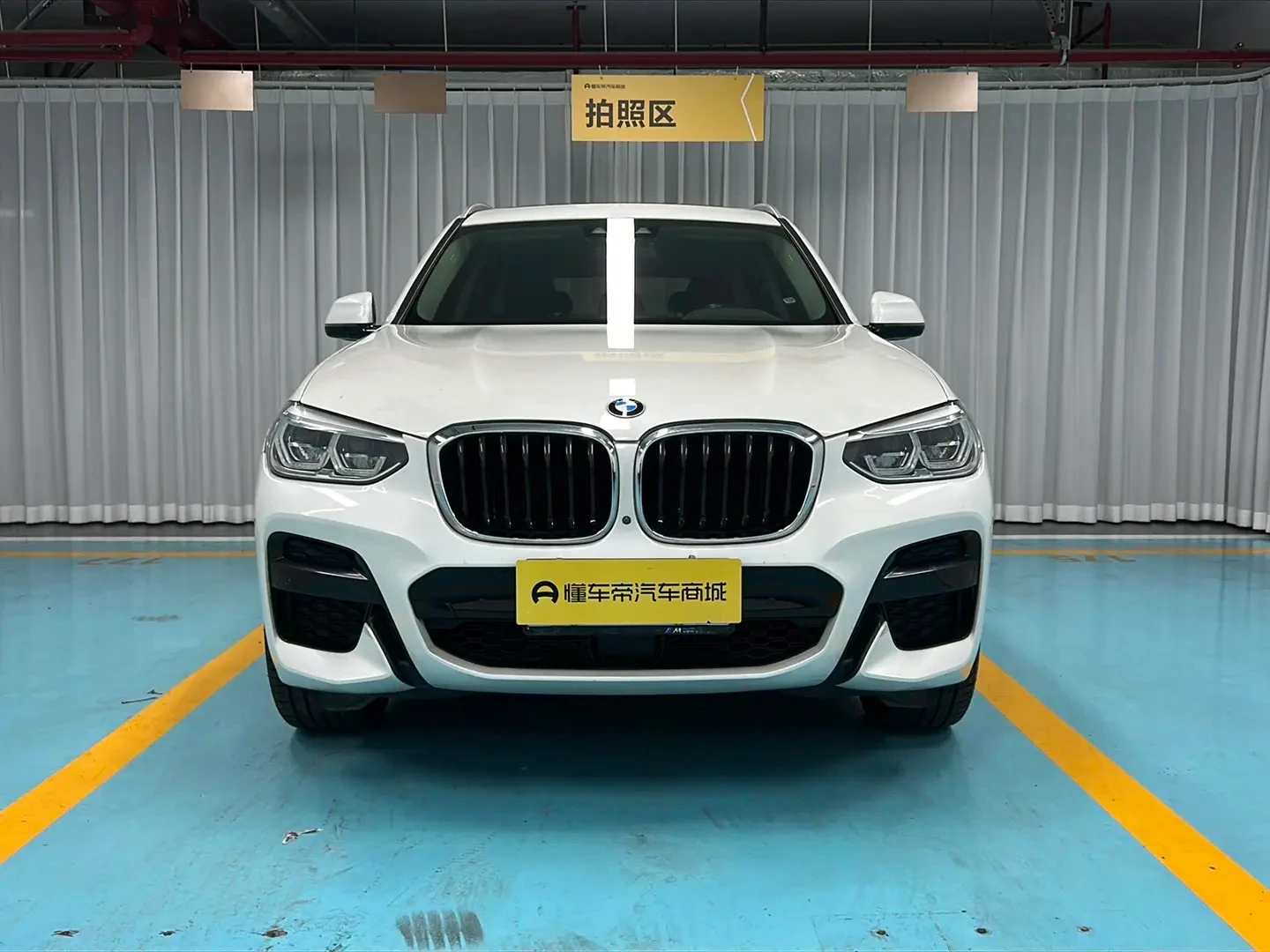 BMW X3 30i Leading Edition - exterior