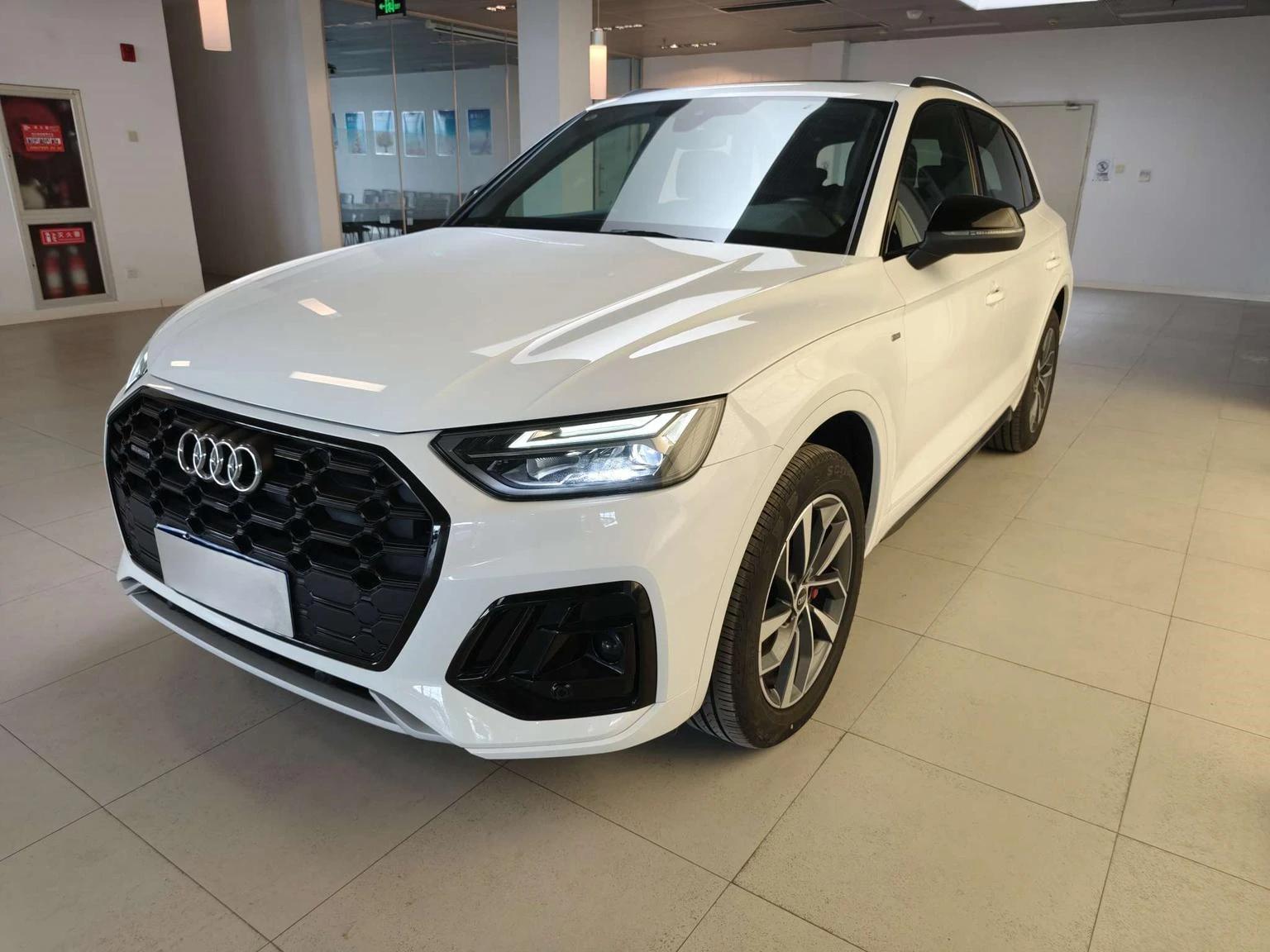 Audi Q5L 40 TFSI Luxury Dynamic Trim
