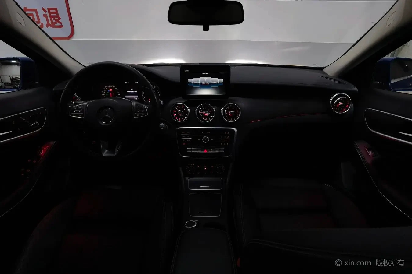 Mercedes-Benz GLA200 - interior