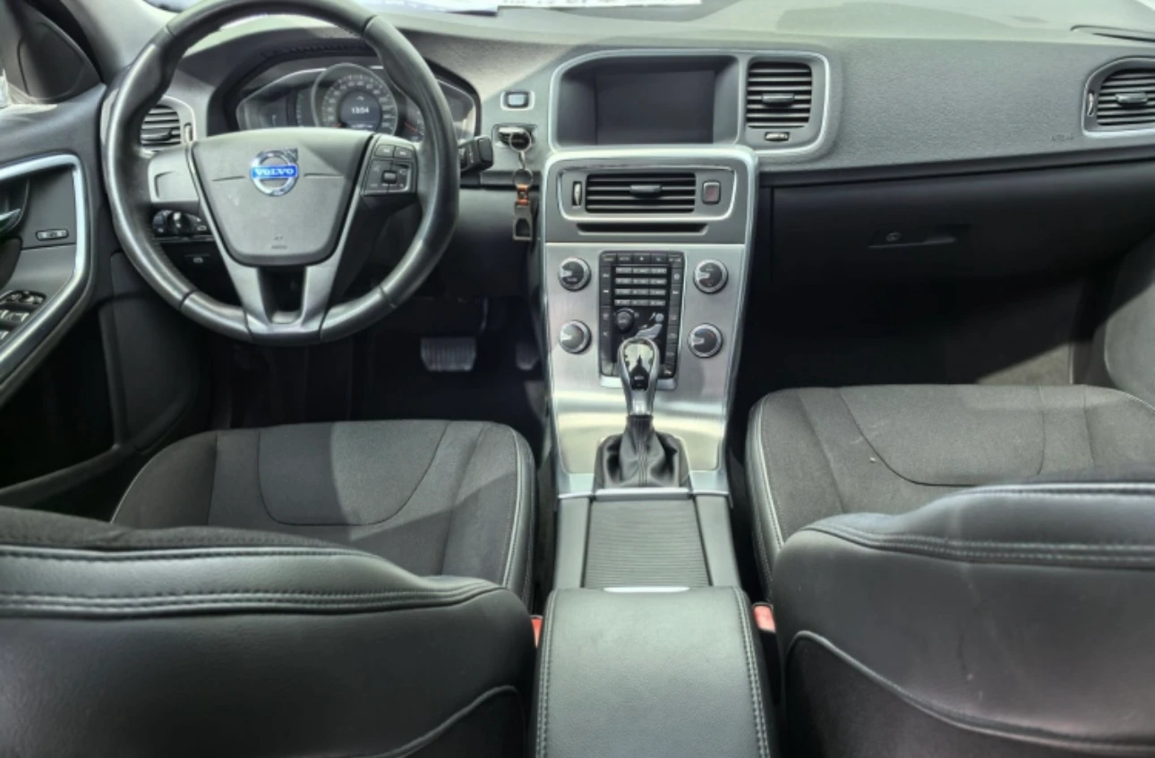 Volvo S60 S60L T3 FWD - interior