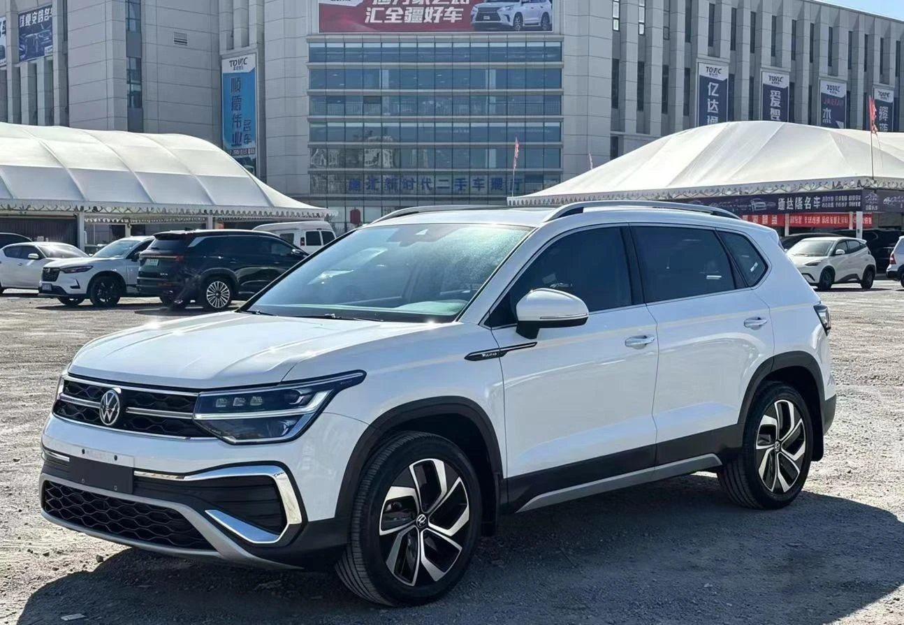 Volkswagen Tharu 300TSI Two-Wheel Drive Full Moon Edition