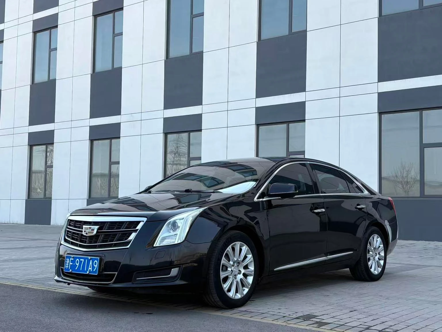 Cadillac XTS 28T Technology