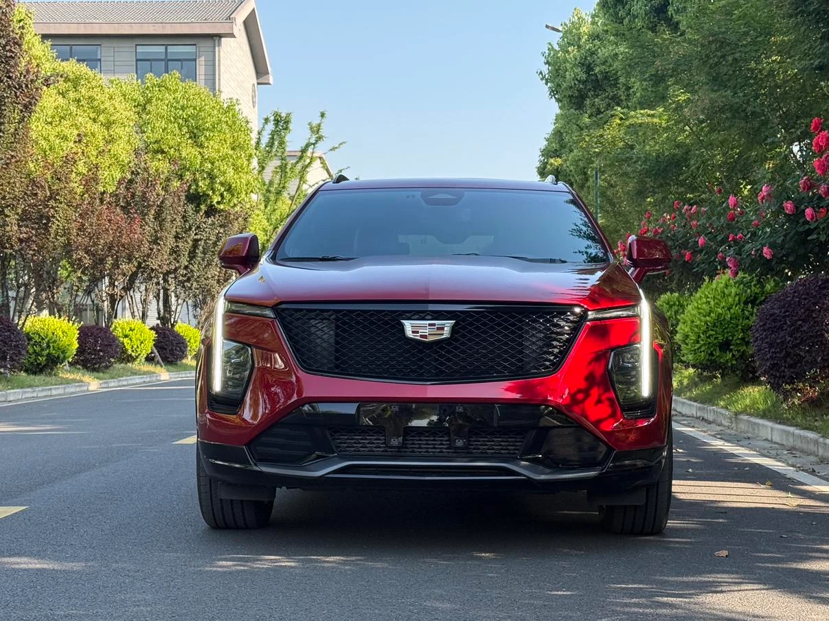 Cadillac XT4 28T AWD Luxury - exterior