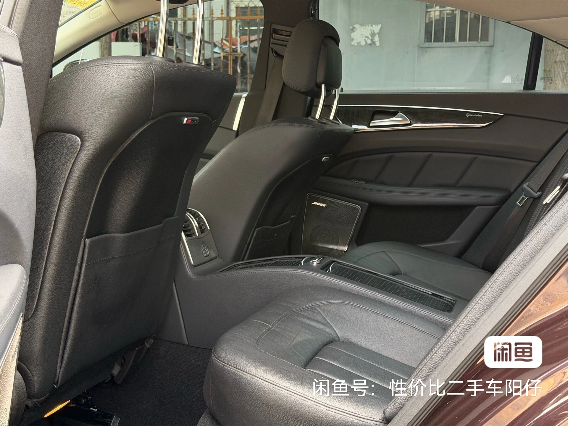 Mercedes-Benz GLS300  - interior