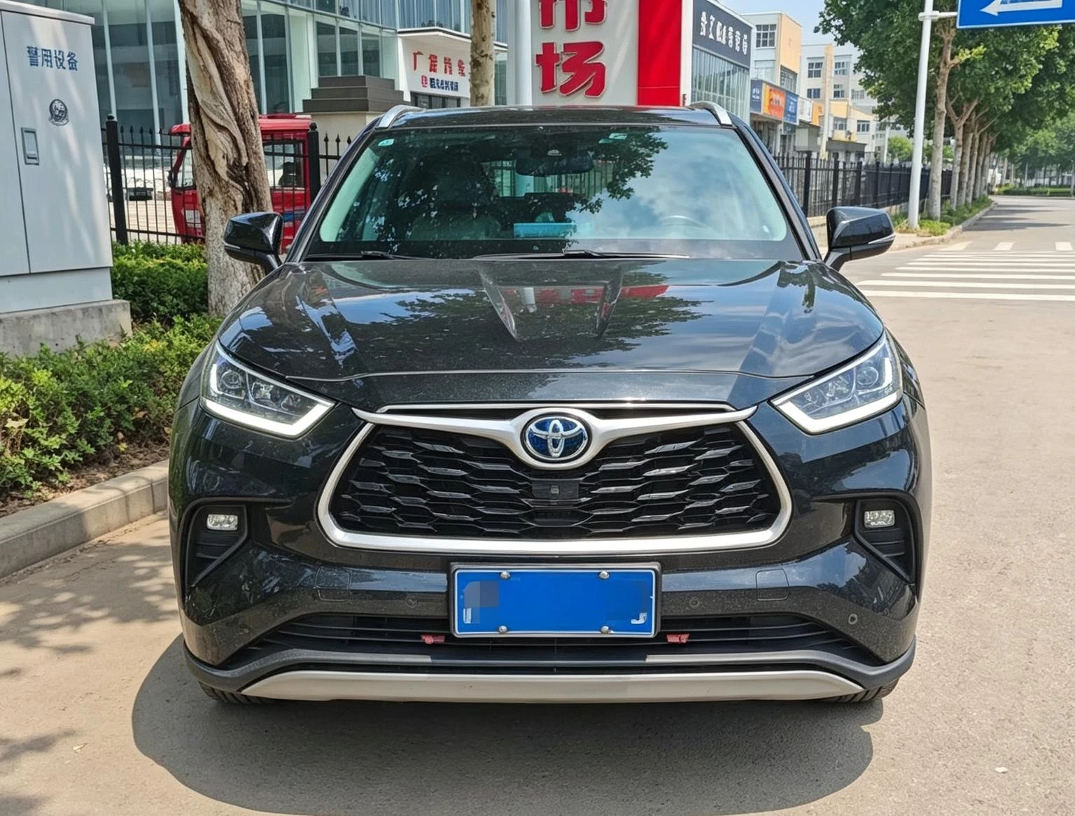 Toyota Highlander 2.5L Hybrid E-CVT 2WD - exterior