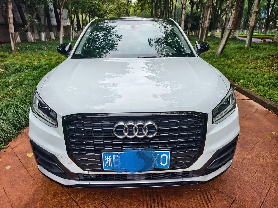 Audi Q2L 35TFSI Fashion Dynamic - exterior