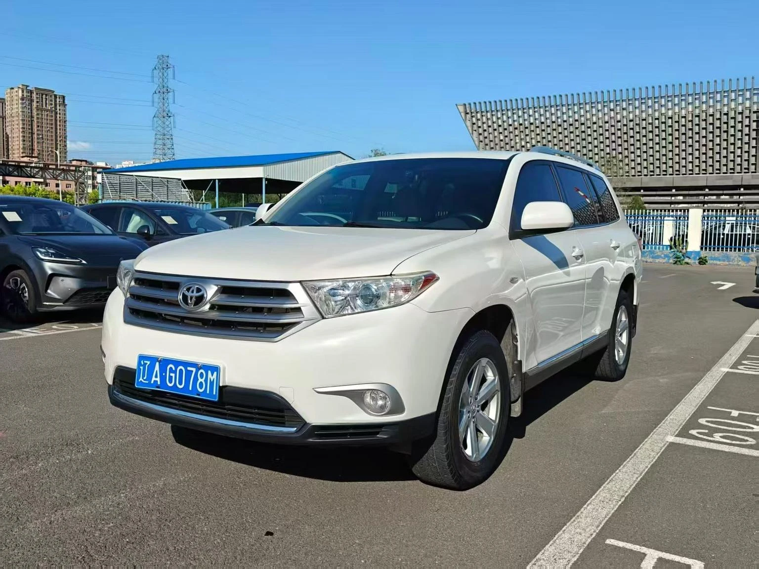Toyota Highlander 2.7L 2WD 5-Seater (Purple Gold Edition)