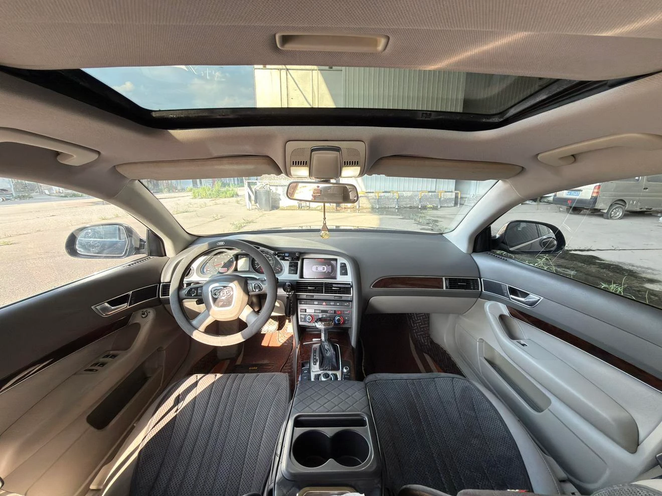 Audi A6L - interior