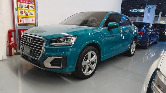 Audi Q2L 35 TFSI Fashion Elegant Trim
