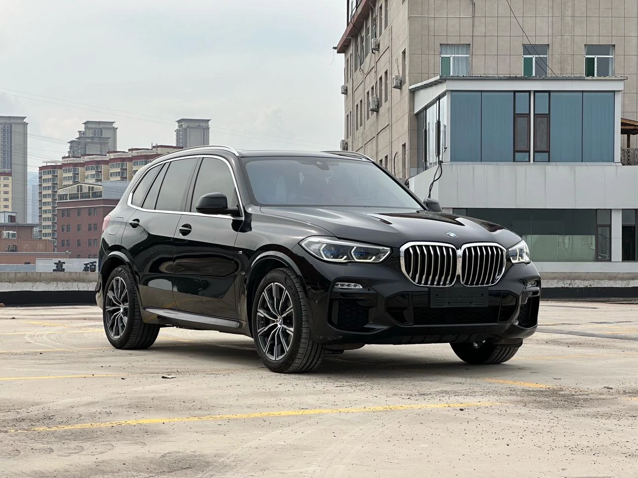 BMW X5 PHEV xDrive45e M Sport Package - exterior